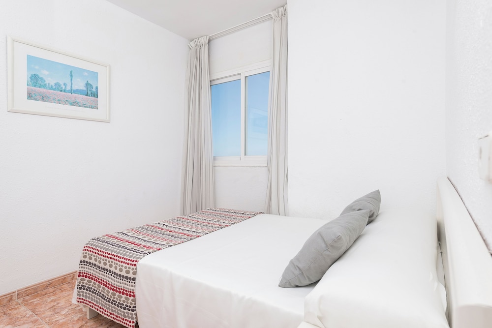 Apartamentos Siesta I — Hotel rooms in Alcudia, Balearic Islands
