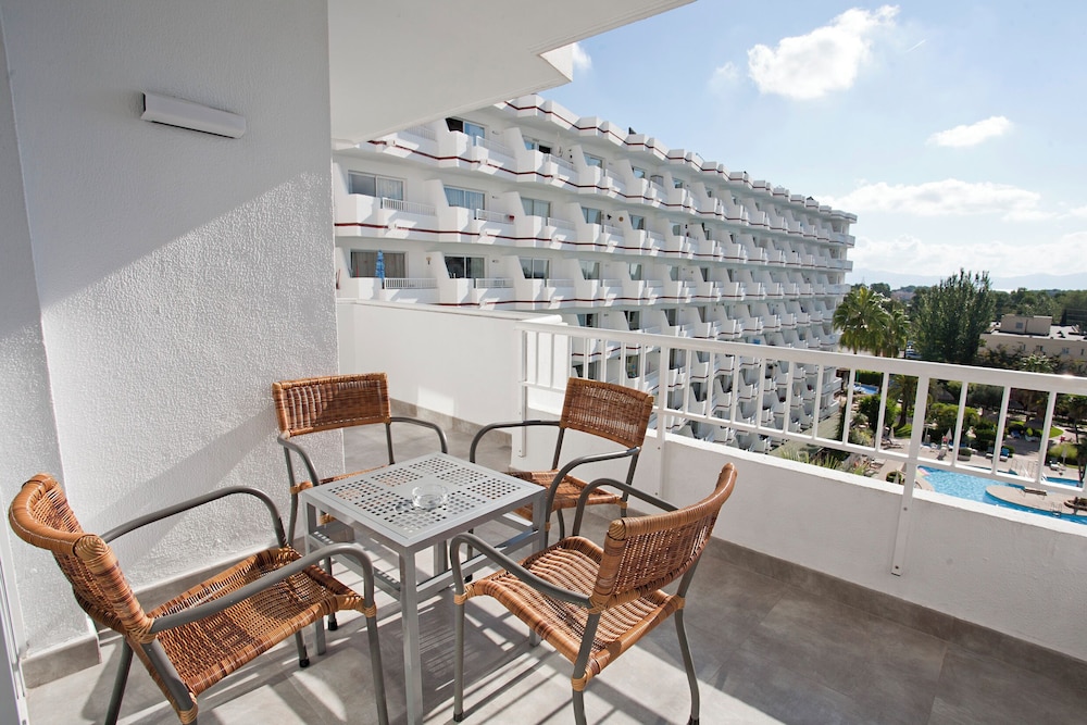 Apartamentos Siesta I — Hotel building in Alcudia, Balearic Islands