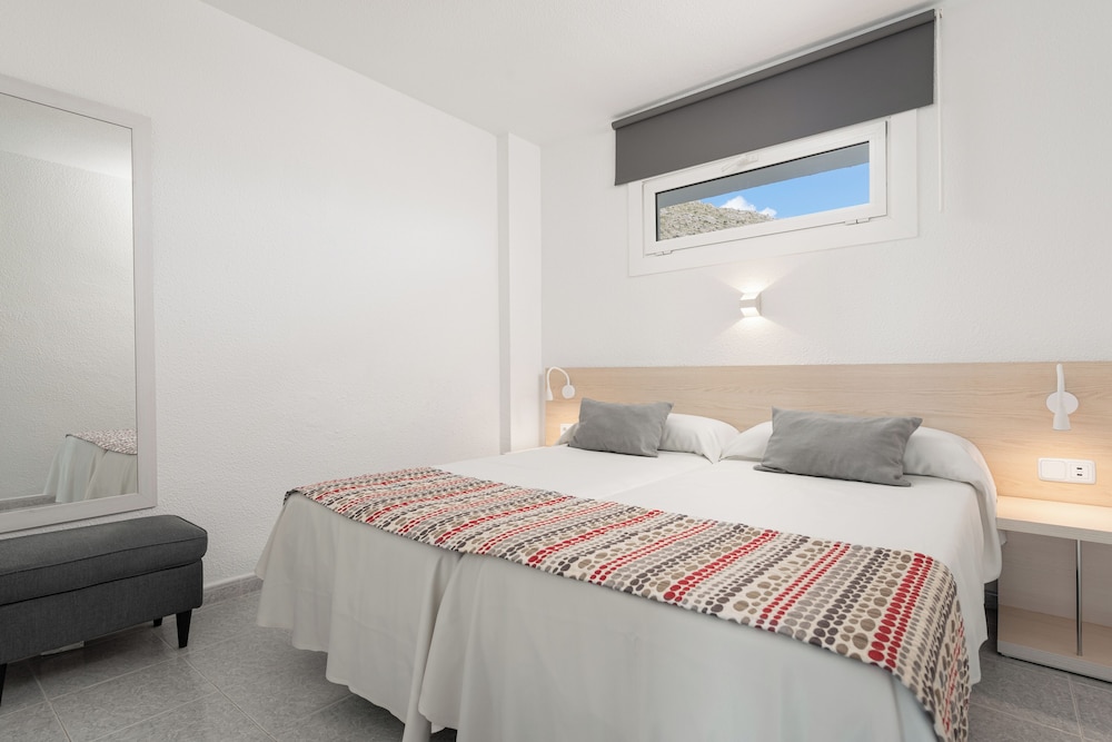Apartamentos Siesta I — Hotel rooms in Alcudia, Balearic Islands