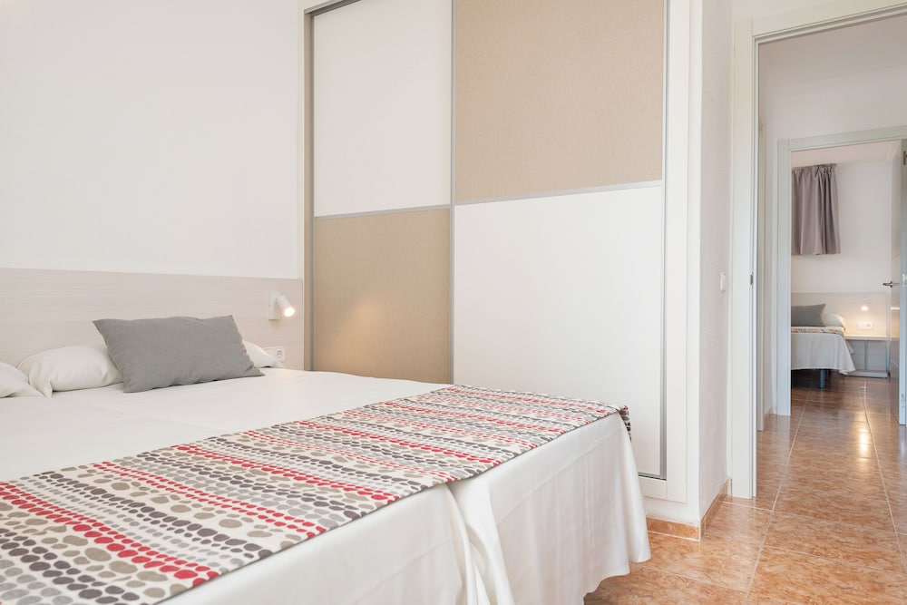 Apartamentos Siesta I — Hotel rooms in Alcudia, Balearic Islands