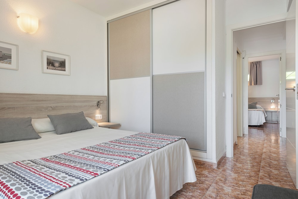 Apartamentos Siesta I — Hotel rooms in Alcudia, Balearic Islands