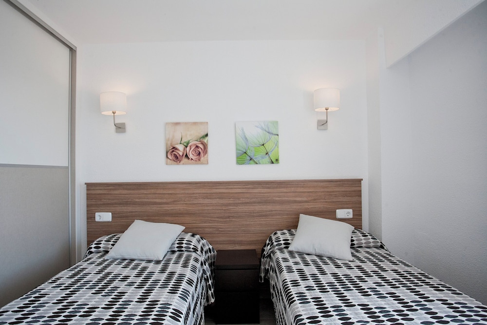 Apartamentos Siesta I — Hotel rooms in Alcudia, Balearic Islands