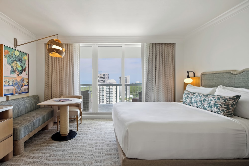 Signia Hilton Naples Grande Beach Resort — Hotel rooms in Bonita Springs, Florida