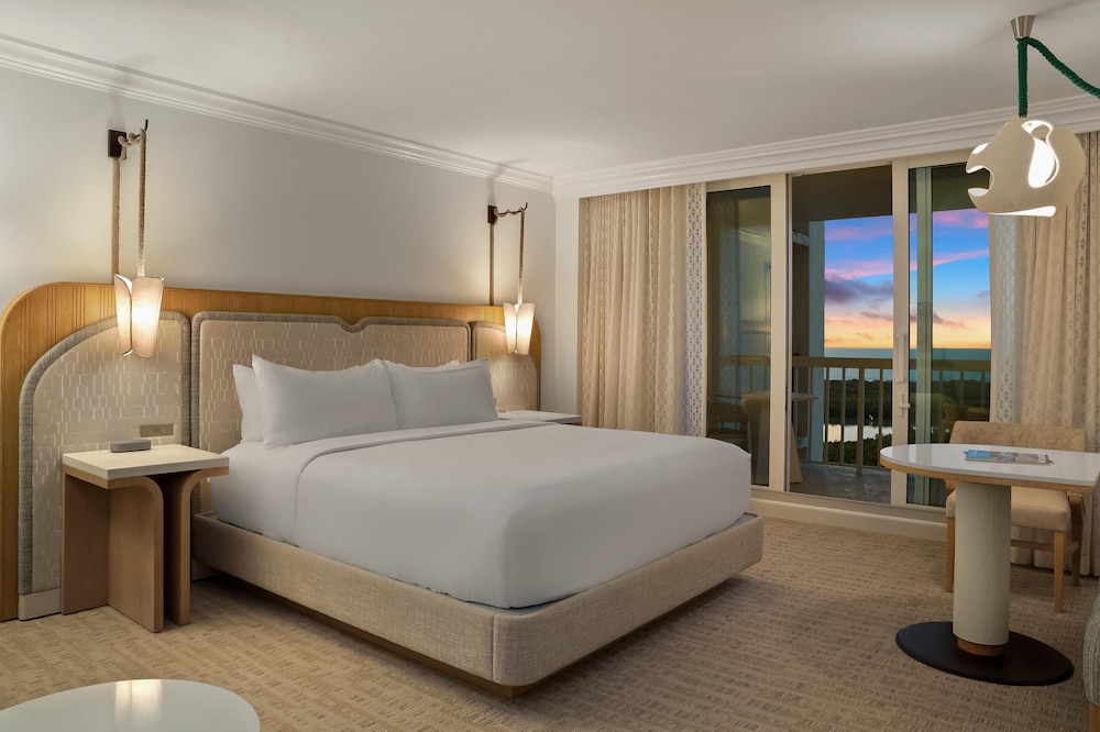Signia Hilton Naples Grande Beach Resort — Hotel rooms in Bonita Springs, Florida