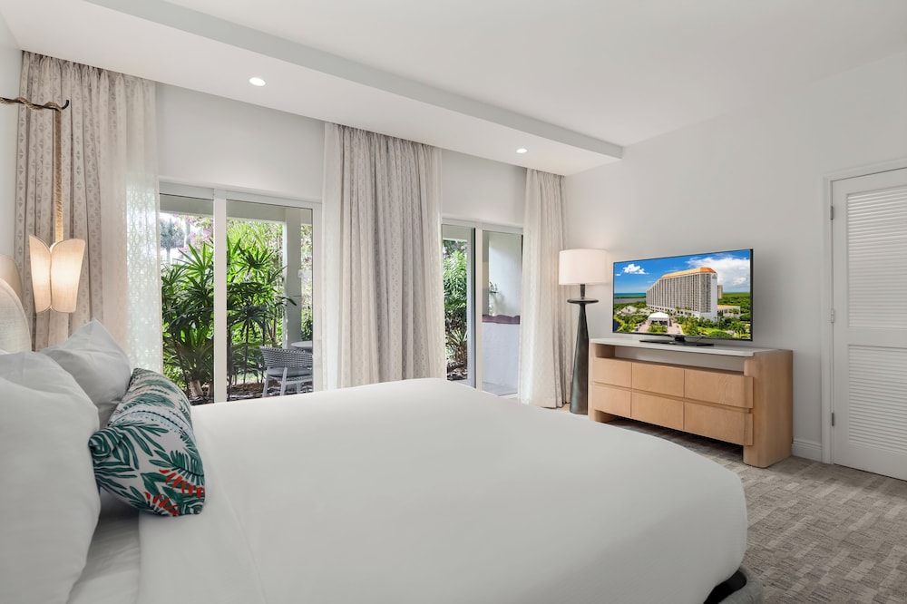 Signia Hilton Naples Grande Beach Resort — Hotel rooms in Bonita Springs, Florida