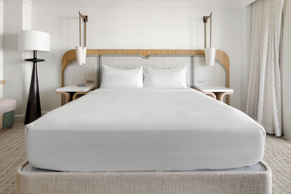 Signia Hilton Naples Grande Beach Resort — Hotel rooms in Bonita Springs, Florida