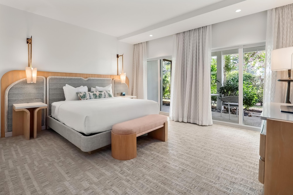 Signia Hilton Naples Grande Beach Resort — Hotel rooms in Bonita Springs, Florida