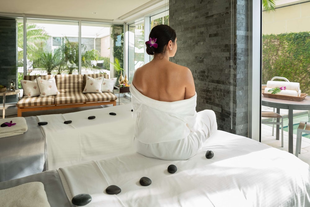 Signia Hilton Naples Grande Beach Resort — Hotel rooms in Bonita Springs, Florida