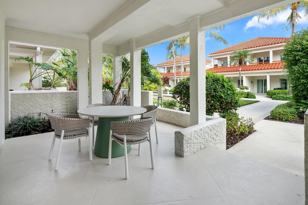 Signia Hilton Naples Grande Beach Resort — Hotel building in Bonita Springs, Florida