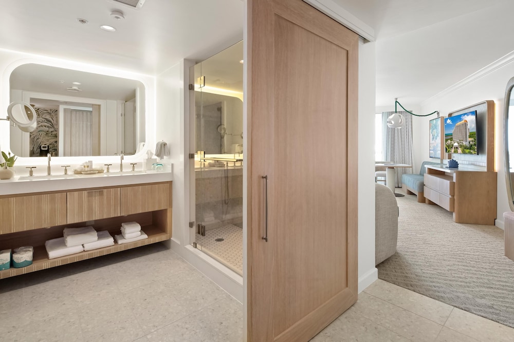 Signia Hilton Naples Grande Beach Resort — Hotel rooms in Bonita Springs, Florida