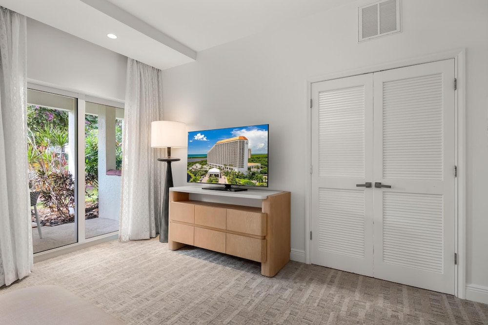 Signia Hilton Naples Grande Beach Resort — Hotel rooms in Bonita Springs, Florida