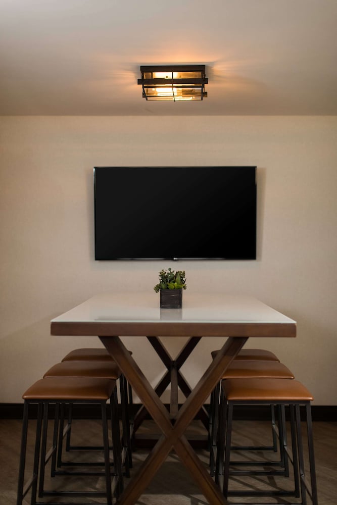Sonesta Nashville Airport — Restaurant & bars in Nashville, Tennessee