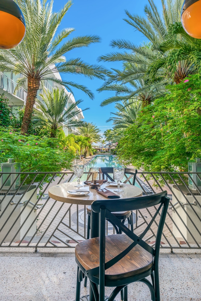 The National Hotel Miami Beach - An Adults Only Resort — Restaurant & bars in Miami, Florida