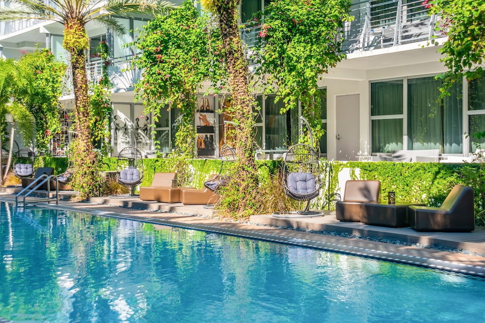 The National Hotel Miami Beach - An Adults Only Resort — Swimming pool in Miami, Florida