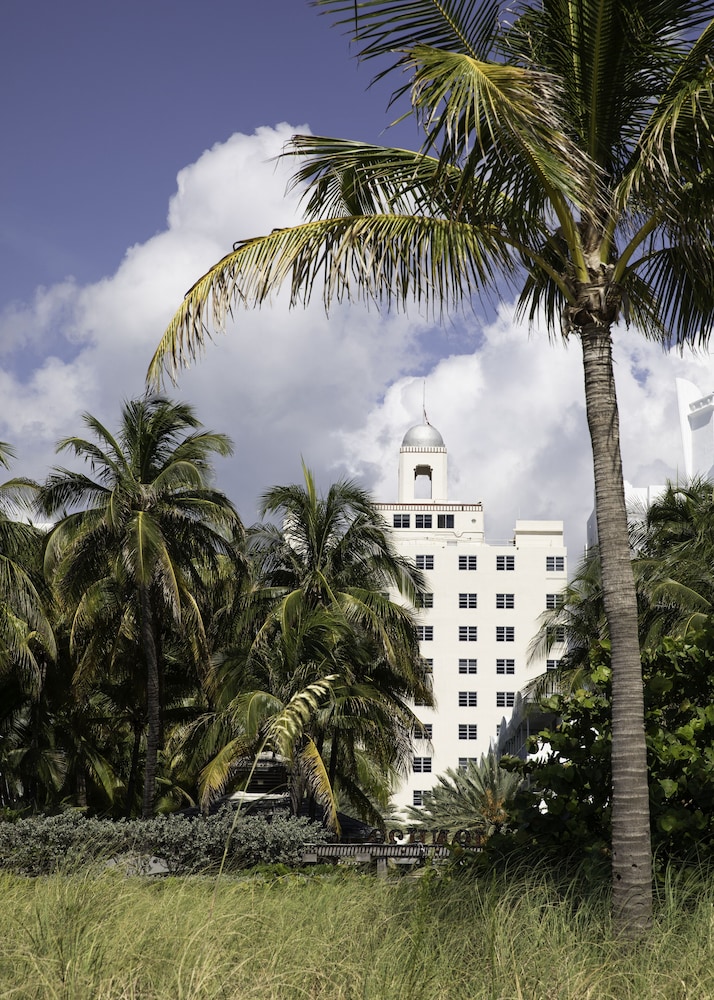 The National Hotel Miami Beach - An Adults Only Resort — Hotel building in Miami, Florida
