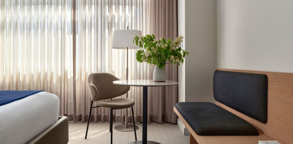 Hotel AKA Boston Common — Hotel rooms in Boston, Massachusetts