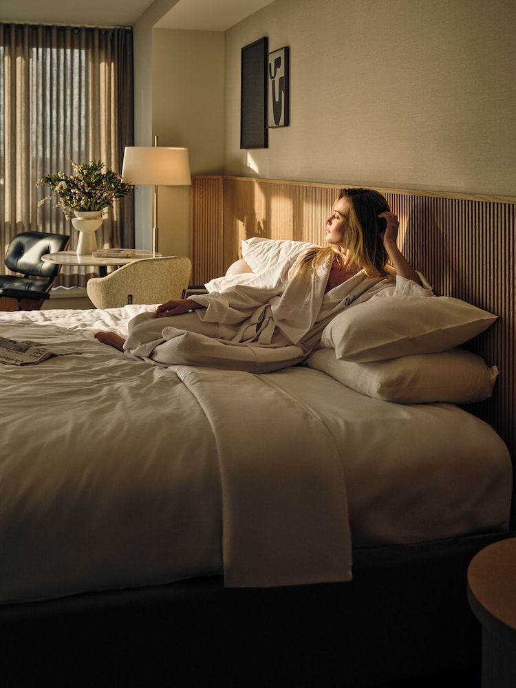Hotel AKA Boston Common — Hotel rooms in Boston, Massachusetts