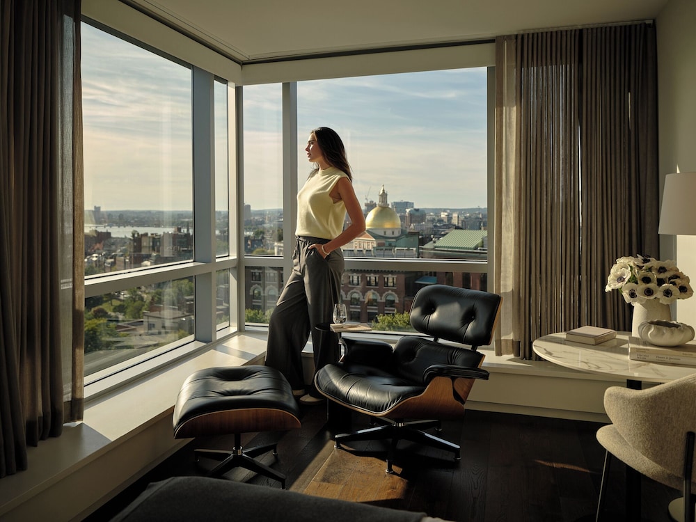 Hotel AKA Boston Common — Hotel rooms in Boston, Massachusetts