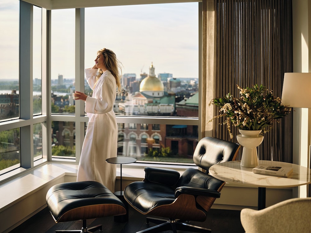 Hotel AKA Boston Common — Hotel rooms in Boston, Massachusetts