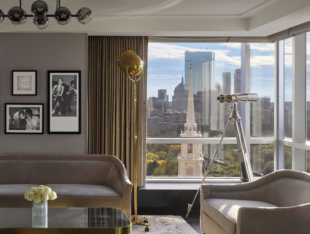 Hotel AKA Boston Common — Hotel rooms in Boston, Massachusetts