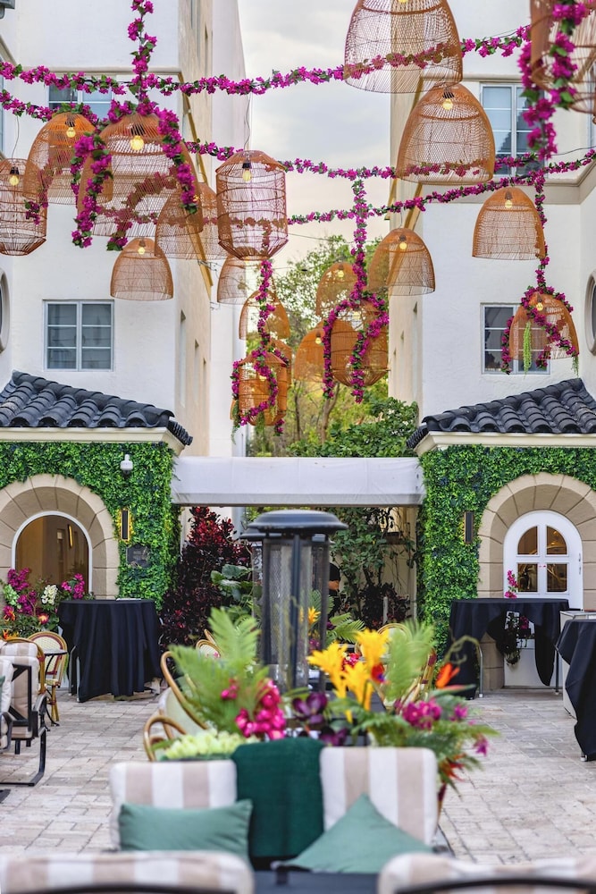 Hotel Ocean — Restaurant & bars in Miami, Florida