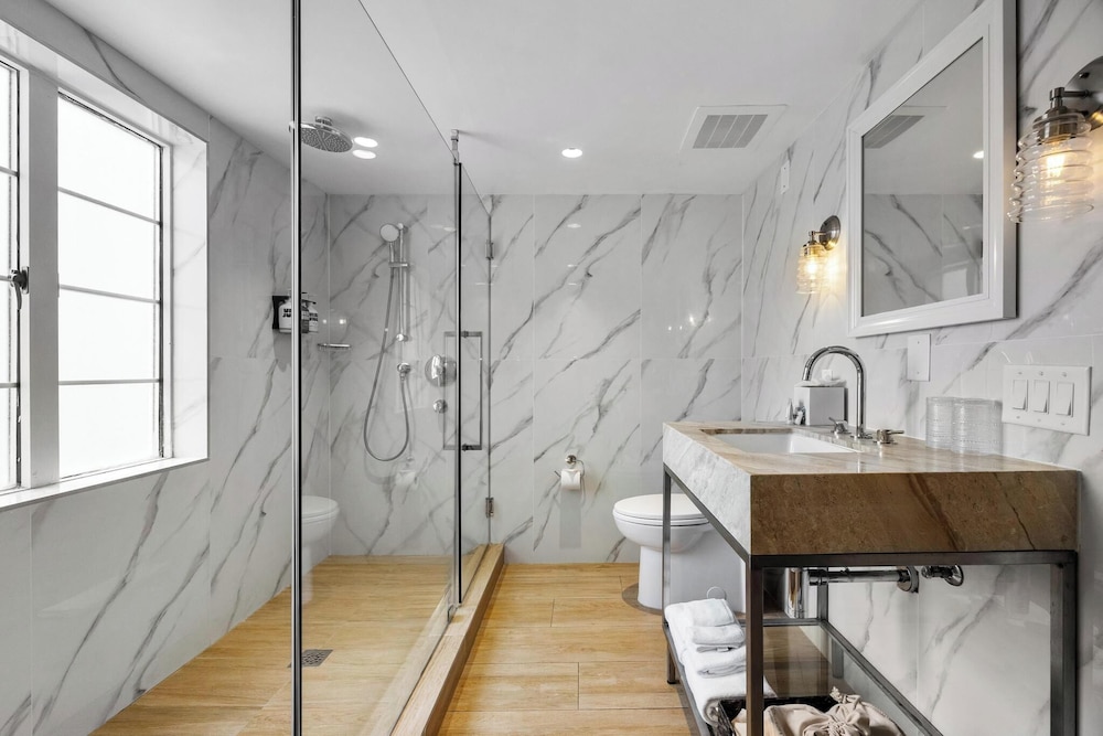 Hotel Ocean — Hotel rooms in Miami, Florida