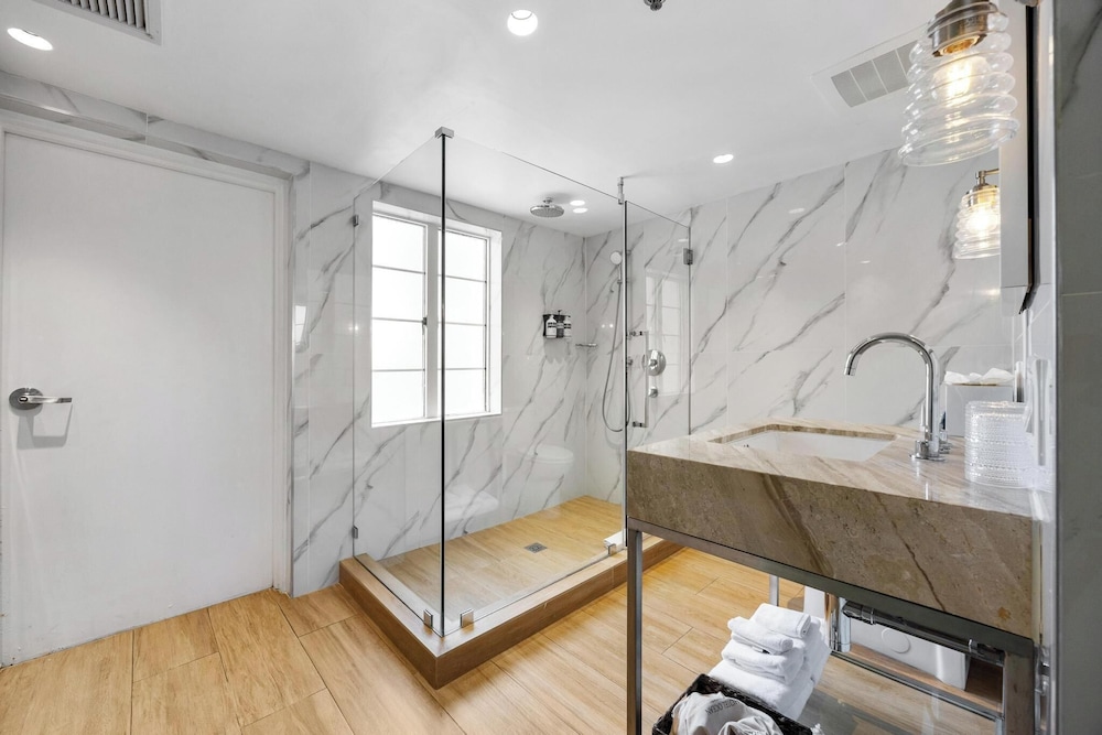 Hotel Ocean — Hotel rooms in Miami, Florida