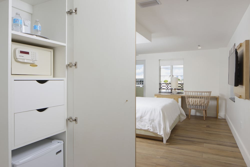 Hotel Ocean — Hotel rooms in Miami, Florida