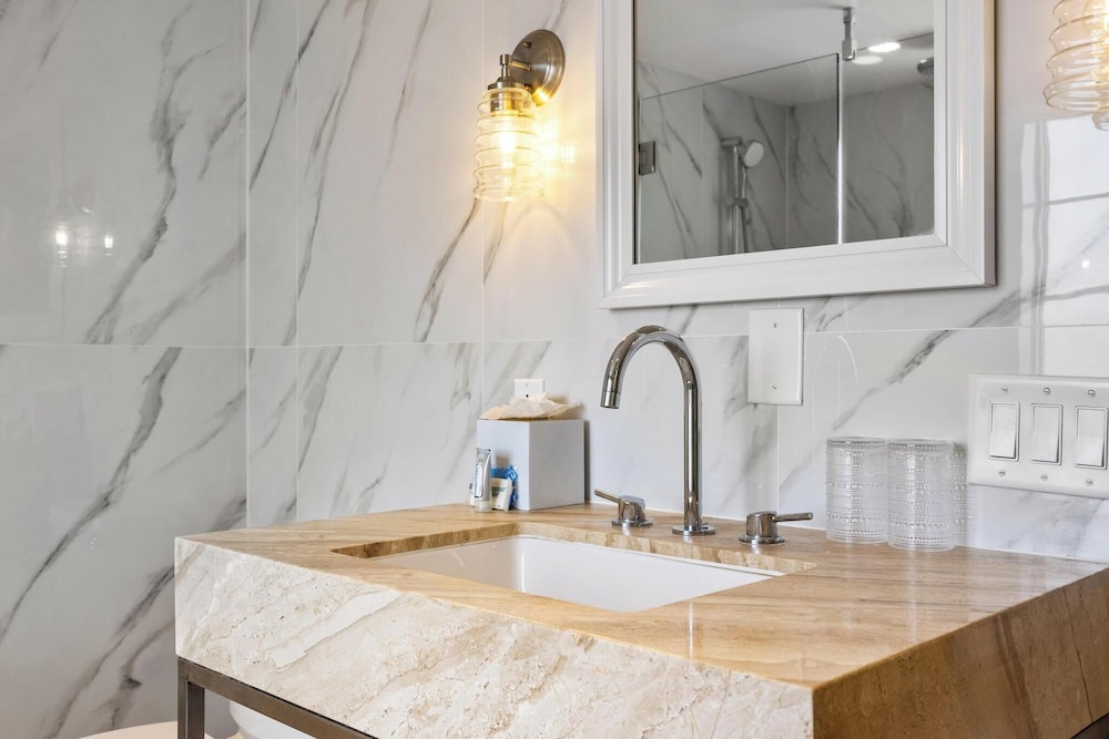 Hotel Ocean — Hotel rooms in Miami, Florida