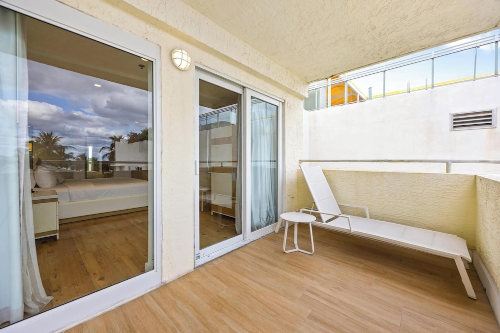 Hotel Ocean — Hotel rooms in Miami, Florida