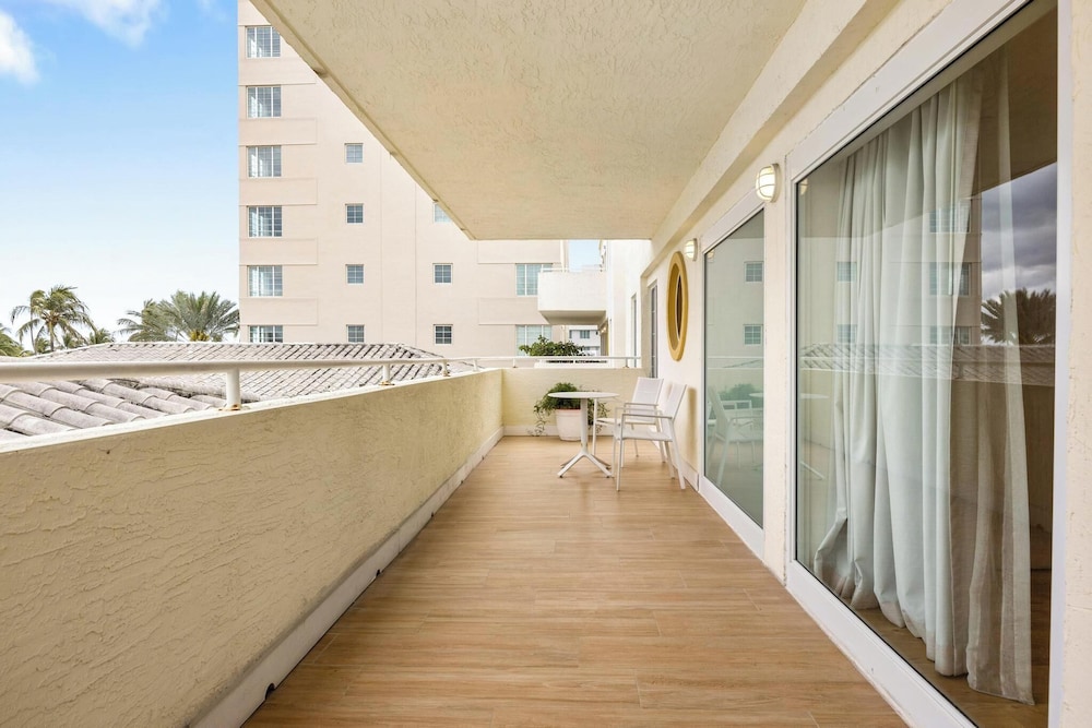 Hotel Ocean — Hotel rooms in Miami, Florida