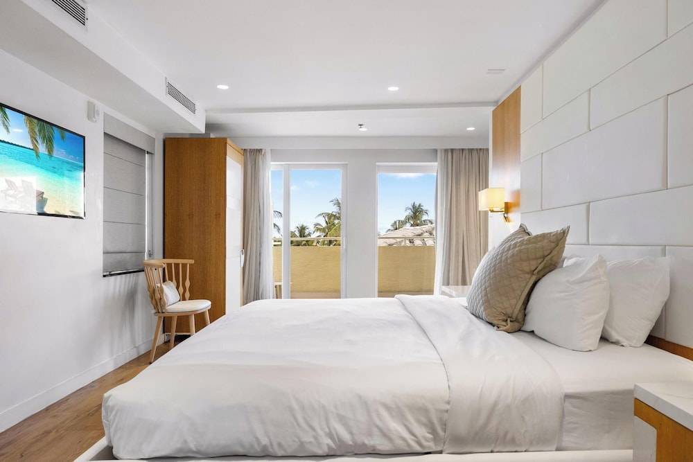 Hotel Ocean — Hotel rooms in Miami, Florida