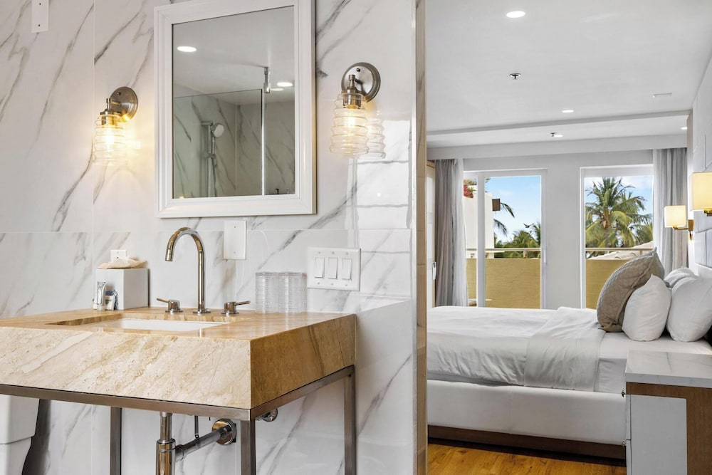 Hotel Ocean — Hotel rooms in Miami, Florida