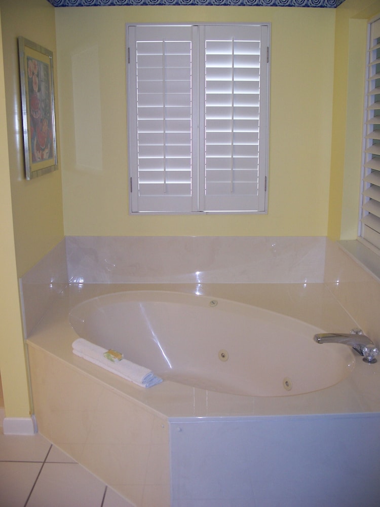 Ocean Walk Resort — Hotel rooms in Daytona Beach, Florida