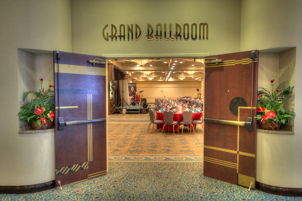 Ocean Walk Resort — Restaurant & bars in Daytona Beach, Florida