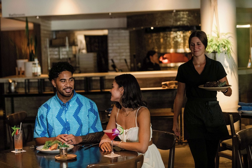 OUTRIGGER Waikiki Paradise Hotel — Restaurant & bars in Honolulu, Hawaii