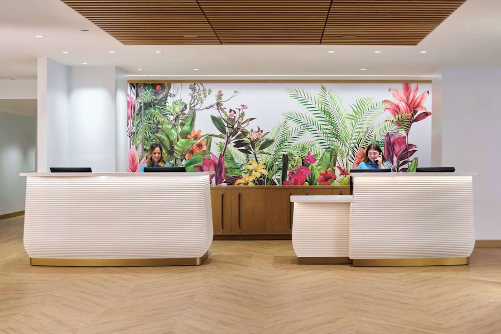 OUTRIGGER Waikiki Paradise Hotel — Hotel building in Honolulu, Hawaii