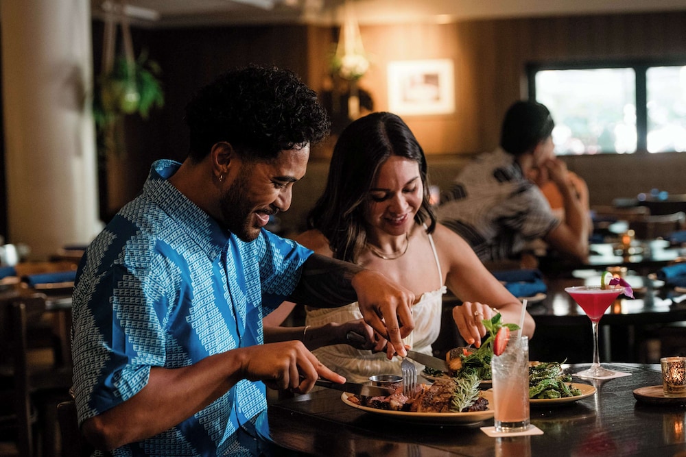 OUTRIGGER Waikiki Paradise Hotel — Restaurant & bars in Honolulu, Hawaii