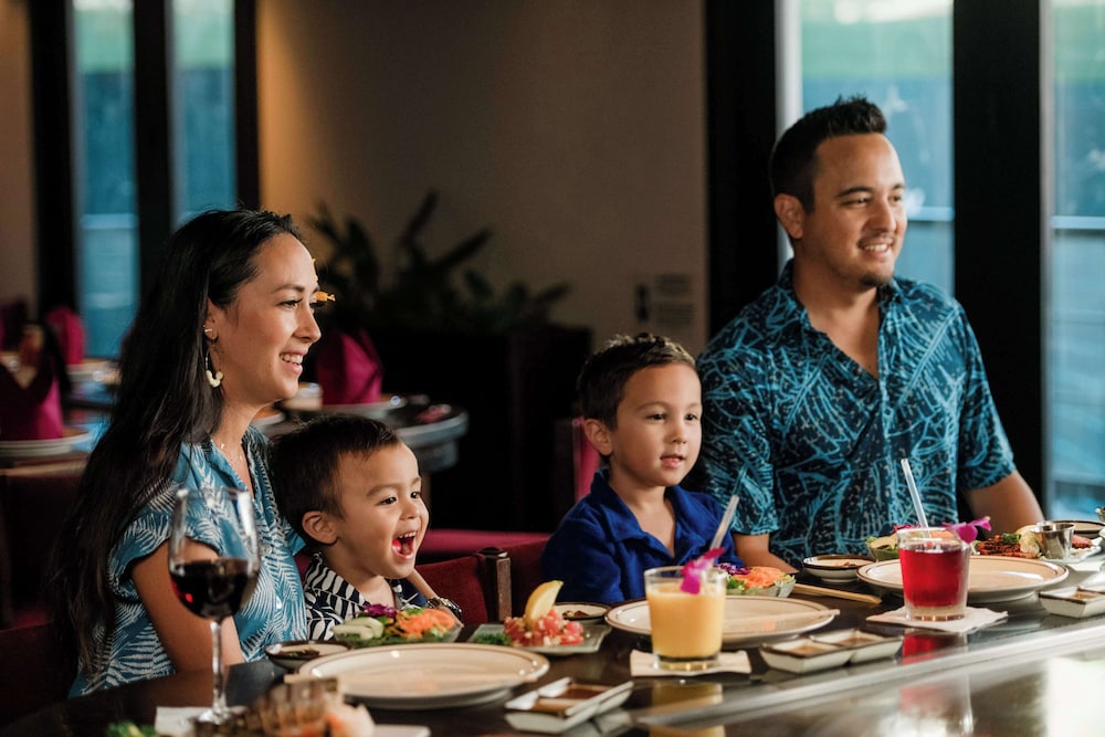 OUTRIGGER Waikiki Paradise Hotel — Restaurant & bars in Honolulu, Hawaii