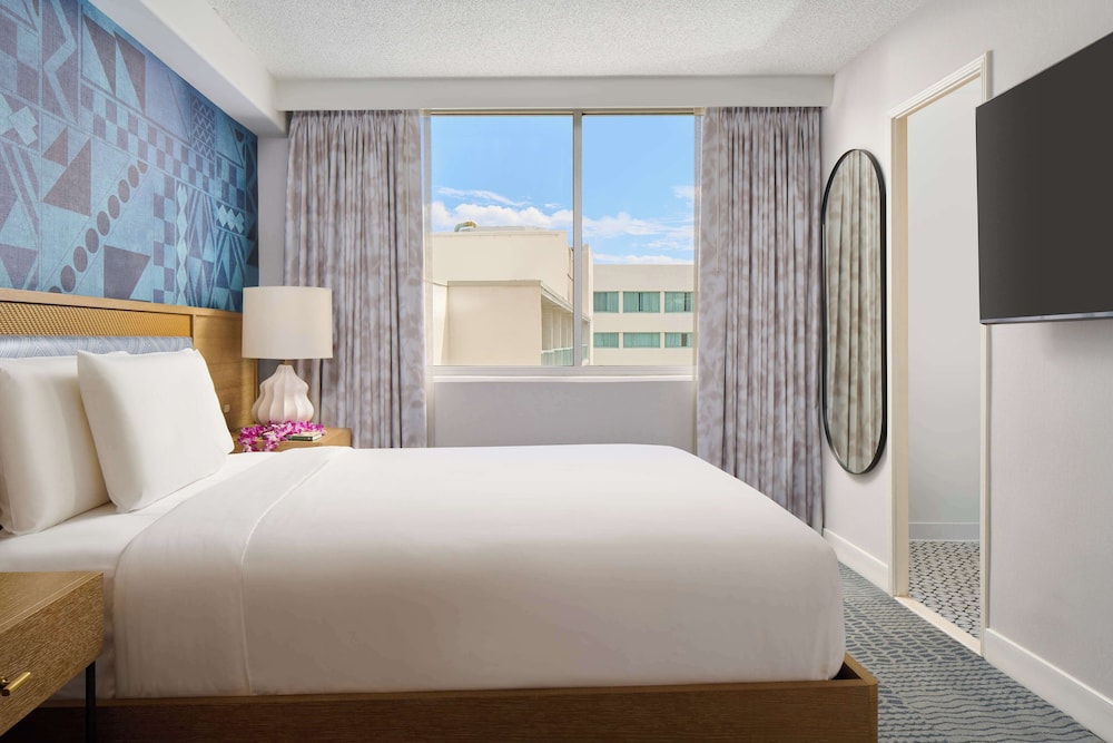 OUTRIGGER Waikiki Paradise Hotel — Hotel rooms in Honolulu, Hawaii