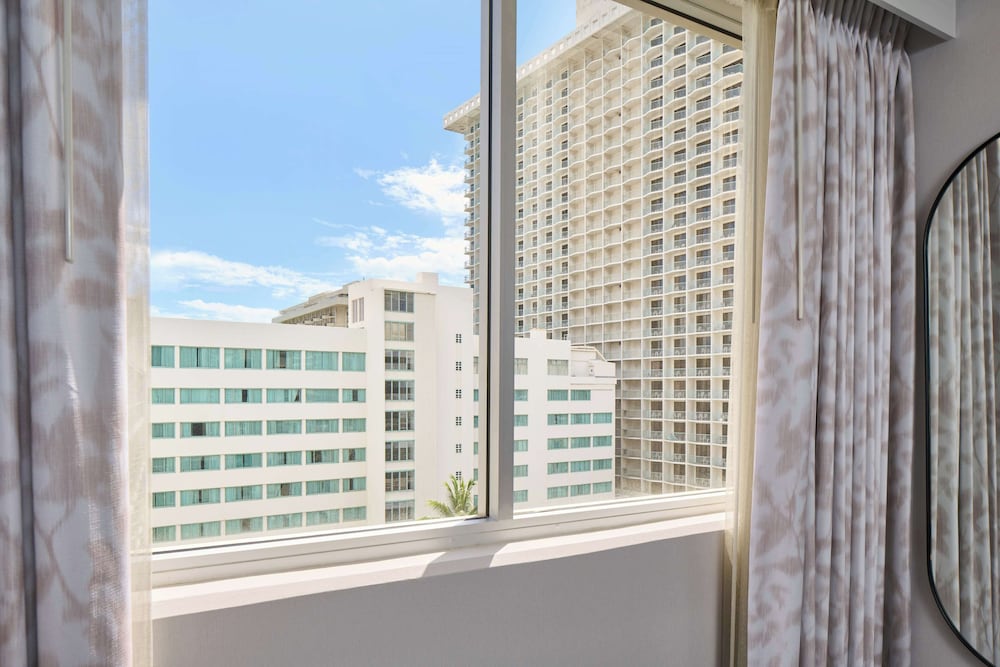 OUTRIGGER Waikiki Paradise Hotel — Hotel building in Honolulu, Hawaii