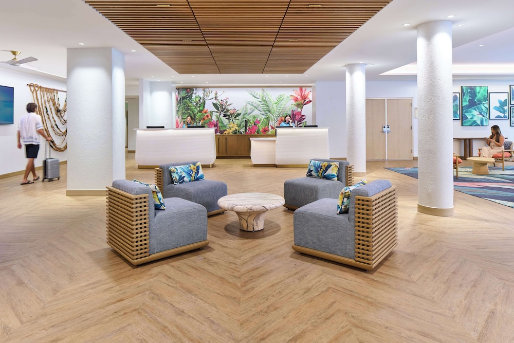 OUTRIGGER Waikiki Paradise Hotel — Hotel building in Honolulu, Hawaii