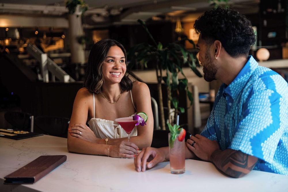 OUTRIGGER Waikiki Paradise Hotel — Restaurant & bars in Honolulu, Hawaii
