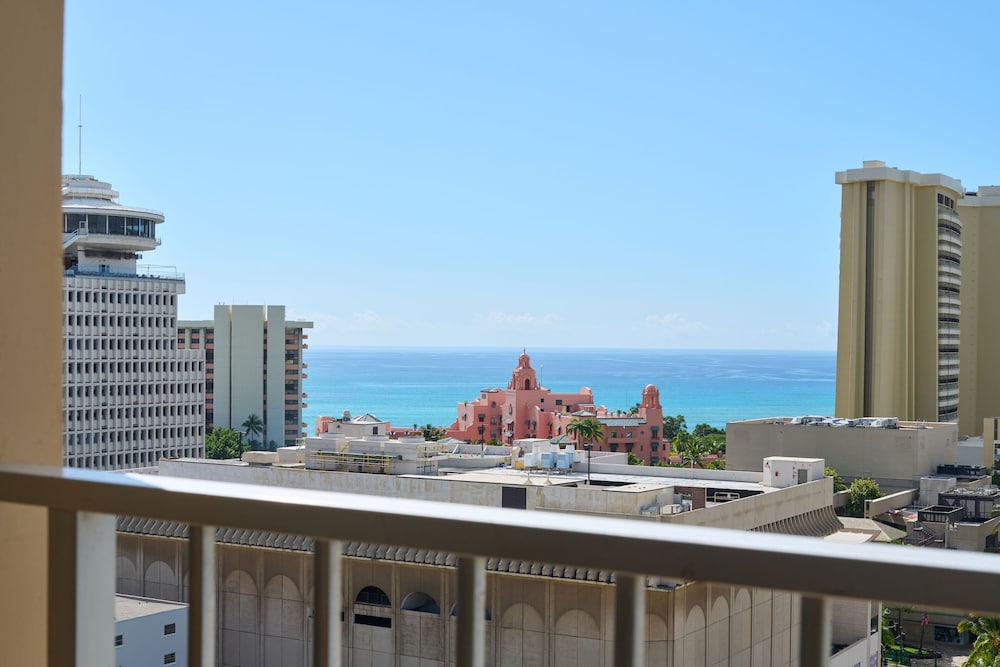 Waikiki Malia — Attractions in the area in Honolulu, Hawaii
