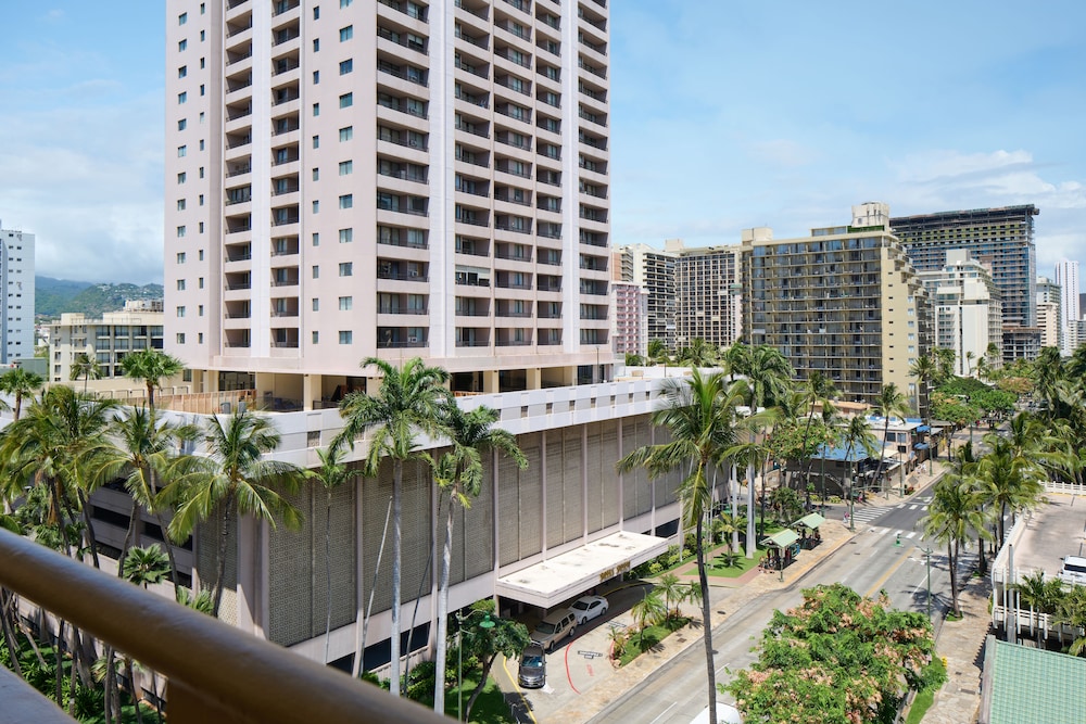 Waikiki Malia — Hotel building in Honolulu, Hawaii