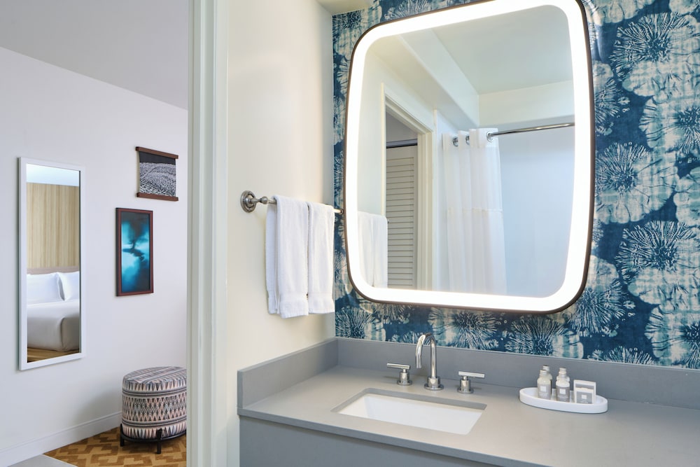 Waikiki Malia — Hotel rooms in Honolulu, Hawaii