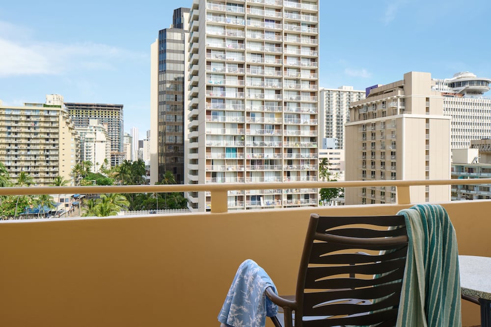 Waikiki Malia — Hotel rooms in Honolulu, Hawaii