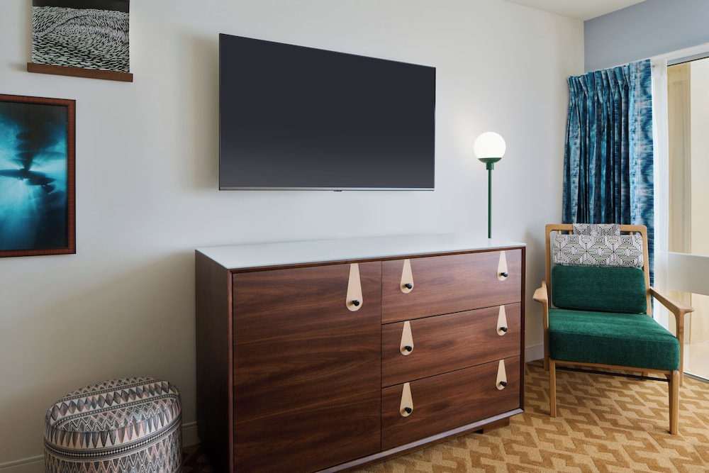Waikiki Malia — Hotel rooms in Honolulu, Hawaii