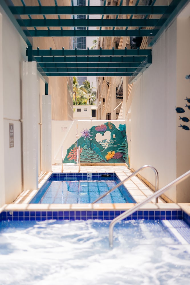 Waikiki Malia — Swimming pool in Honolulu, Hawaii