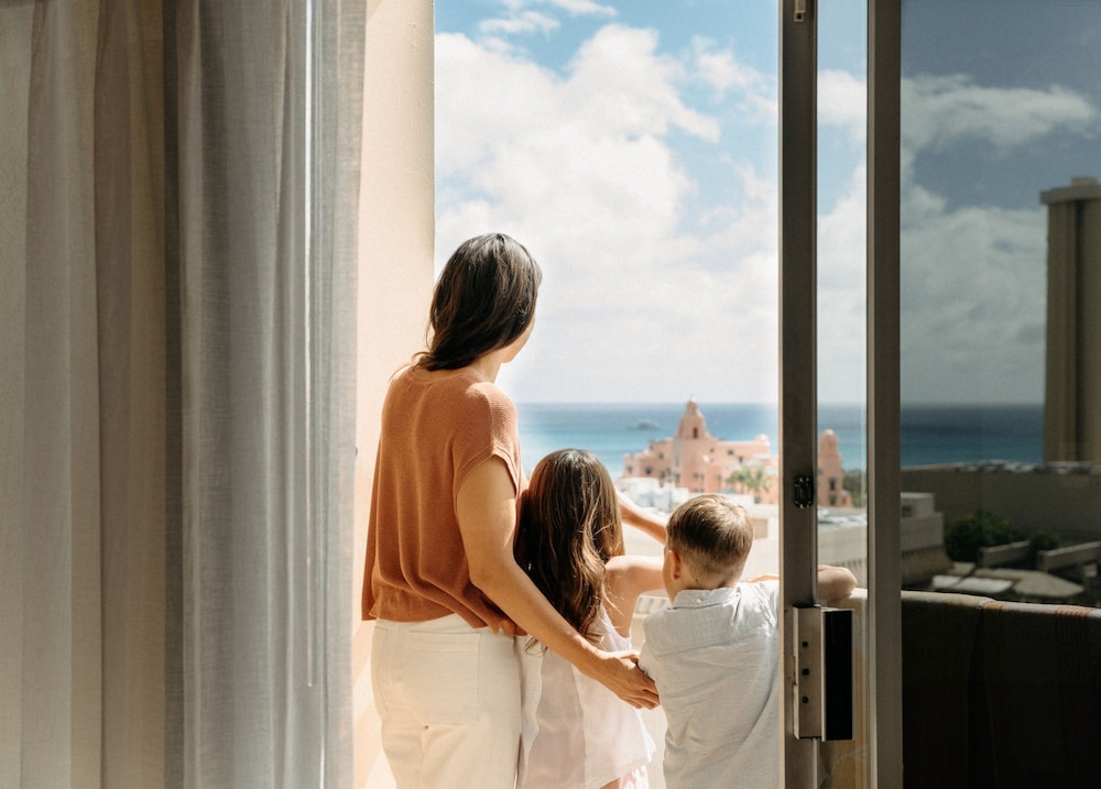 Waikiki Malia — Hotel rooms in Honolulu, Hawaii